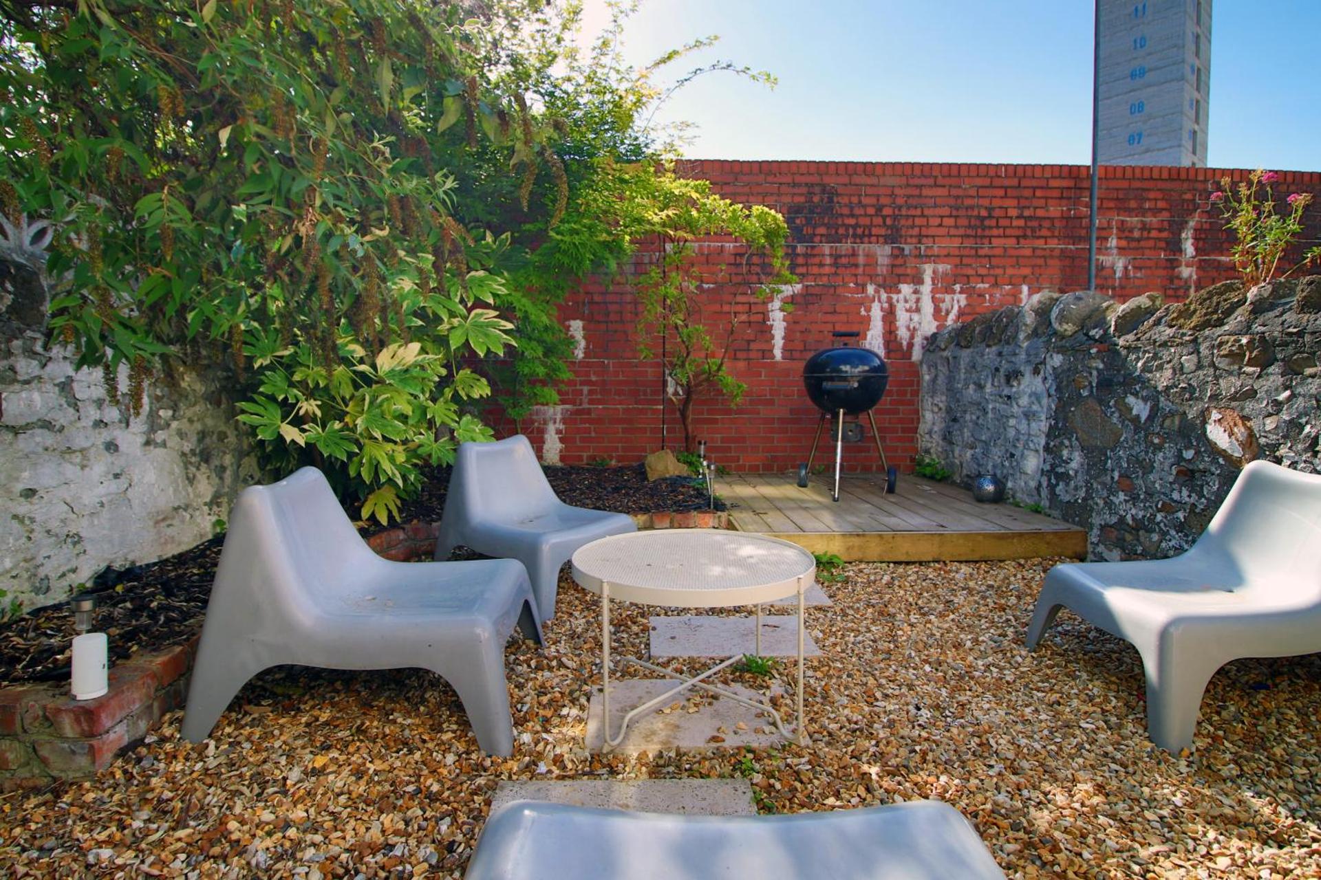 Central Cardiff - 3 Bedroom Home - Walk to Shopping Town Centre And Cardiff Castle