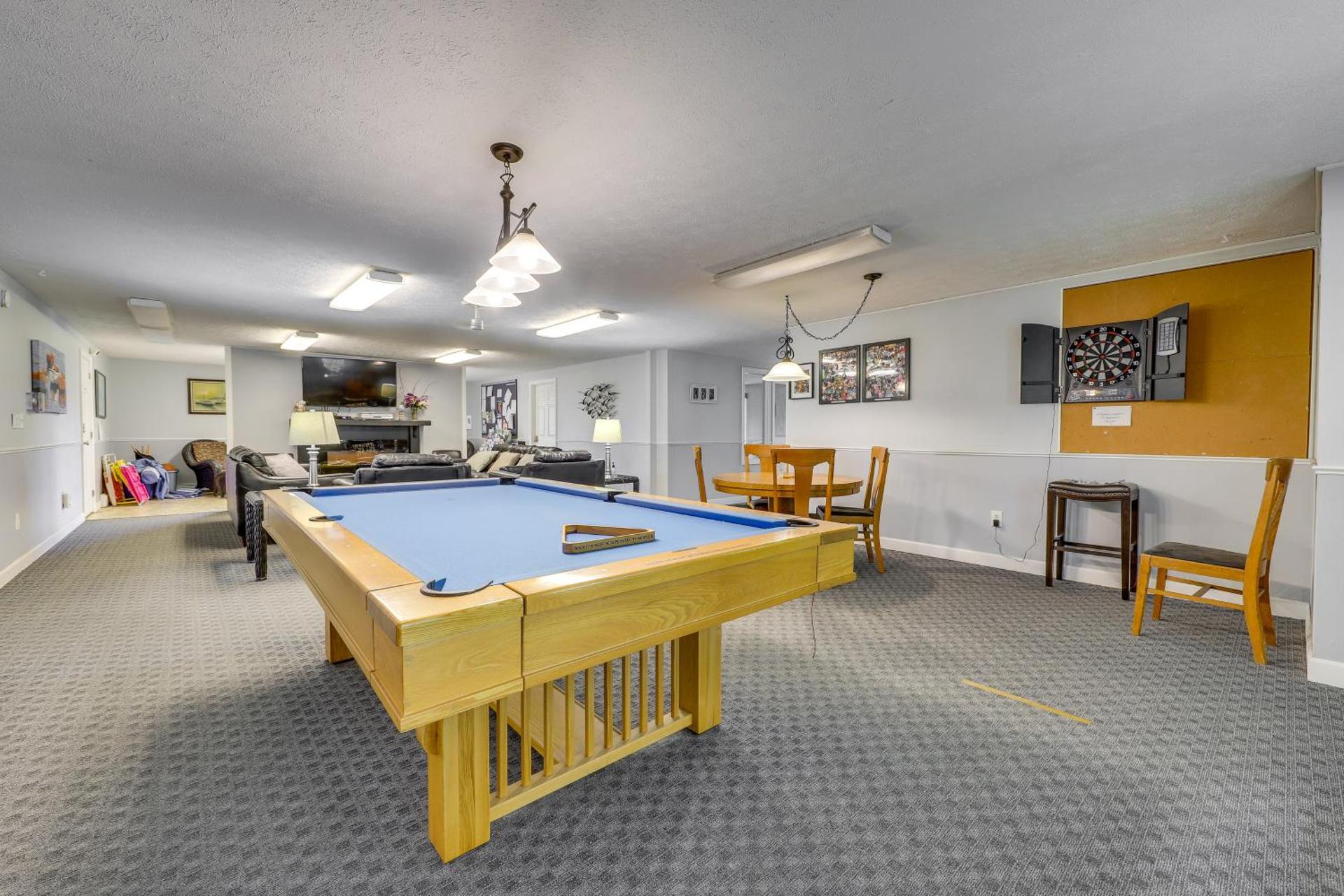 2 Mi to Drakes Island Beach Condo with Porch!