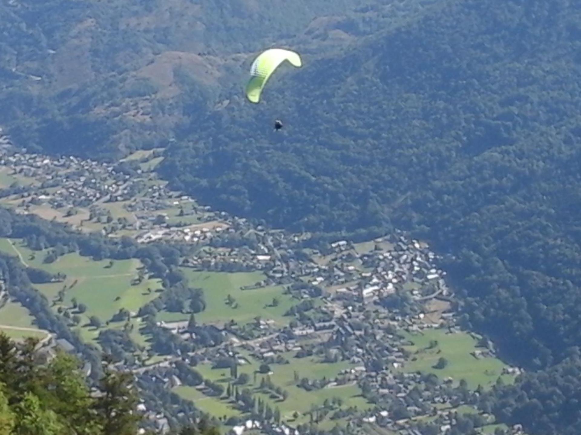 petite maison de montagne avec jardin