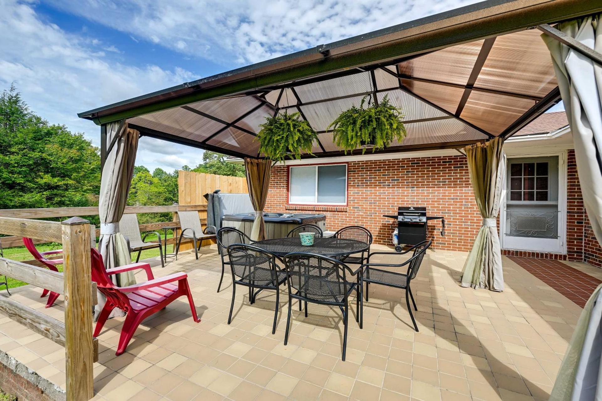 Pet Friendly Home with Hot Tub, Patio and Game Room!