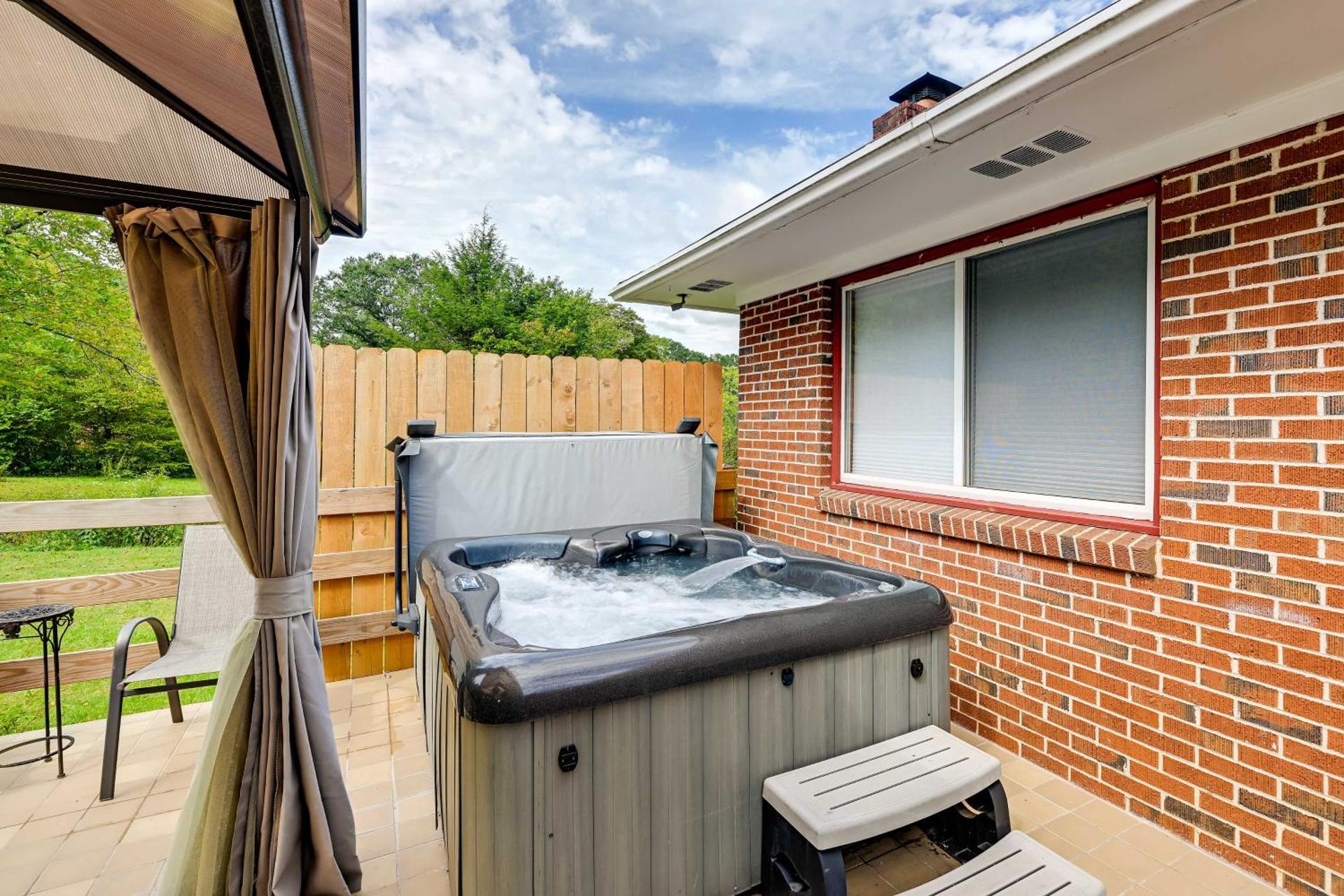 Pet Friendly Home with Hot Tub, Patio and Game Room!