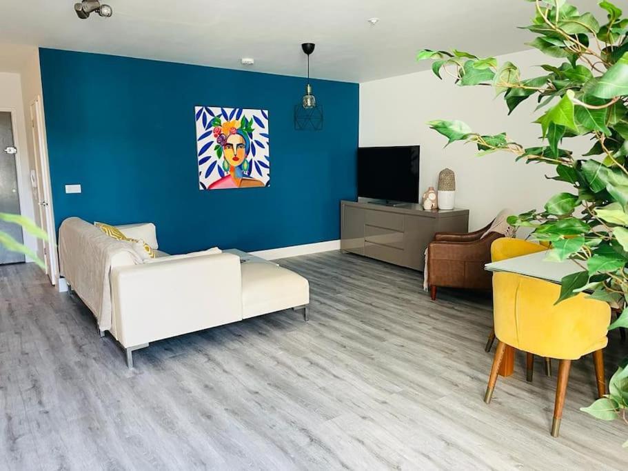 Stunning huge openplan 2Bed flat