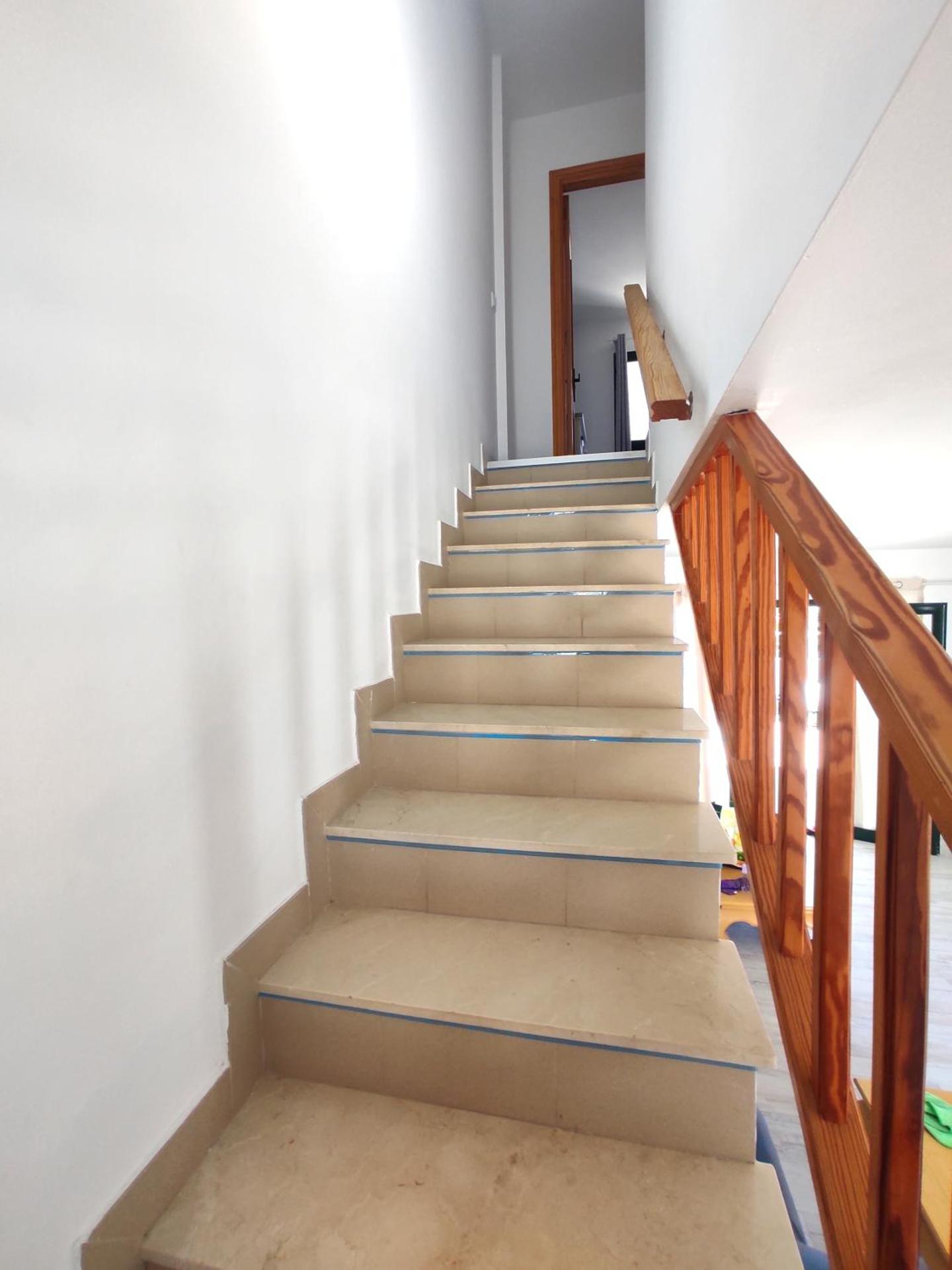 3 Private rooms - 3 habitaciones privadas shared duplex Gara with private pool