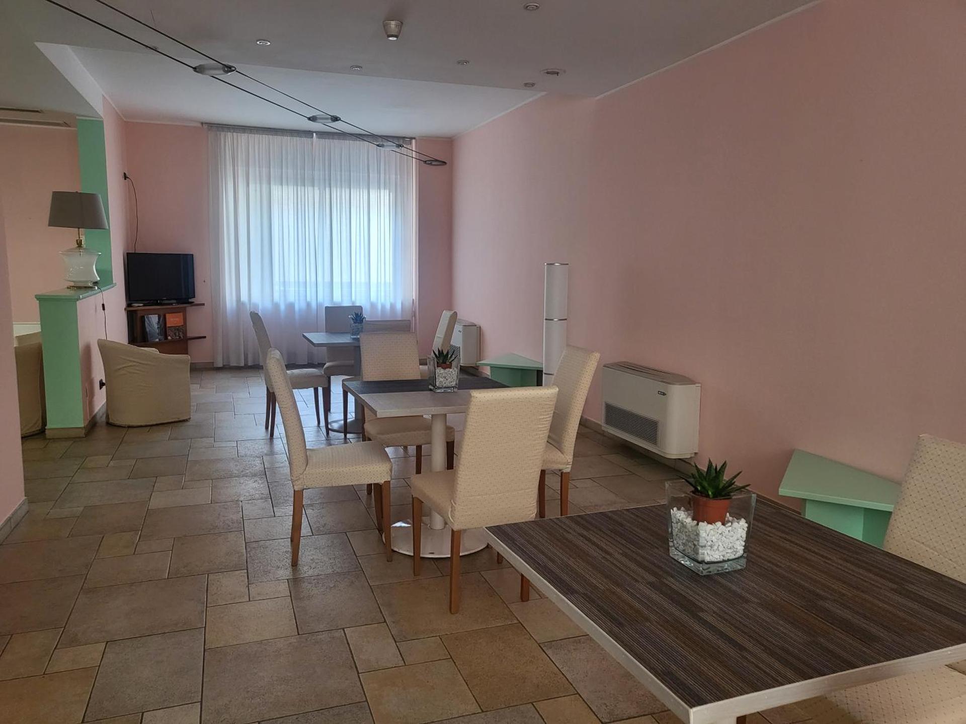 Communal lounge/ TV room