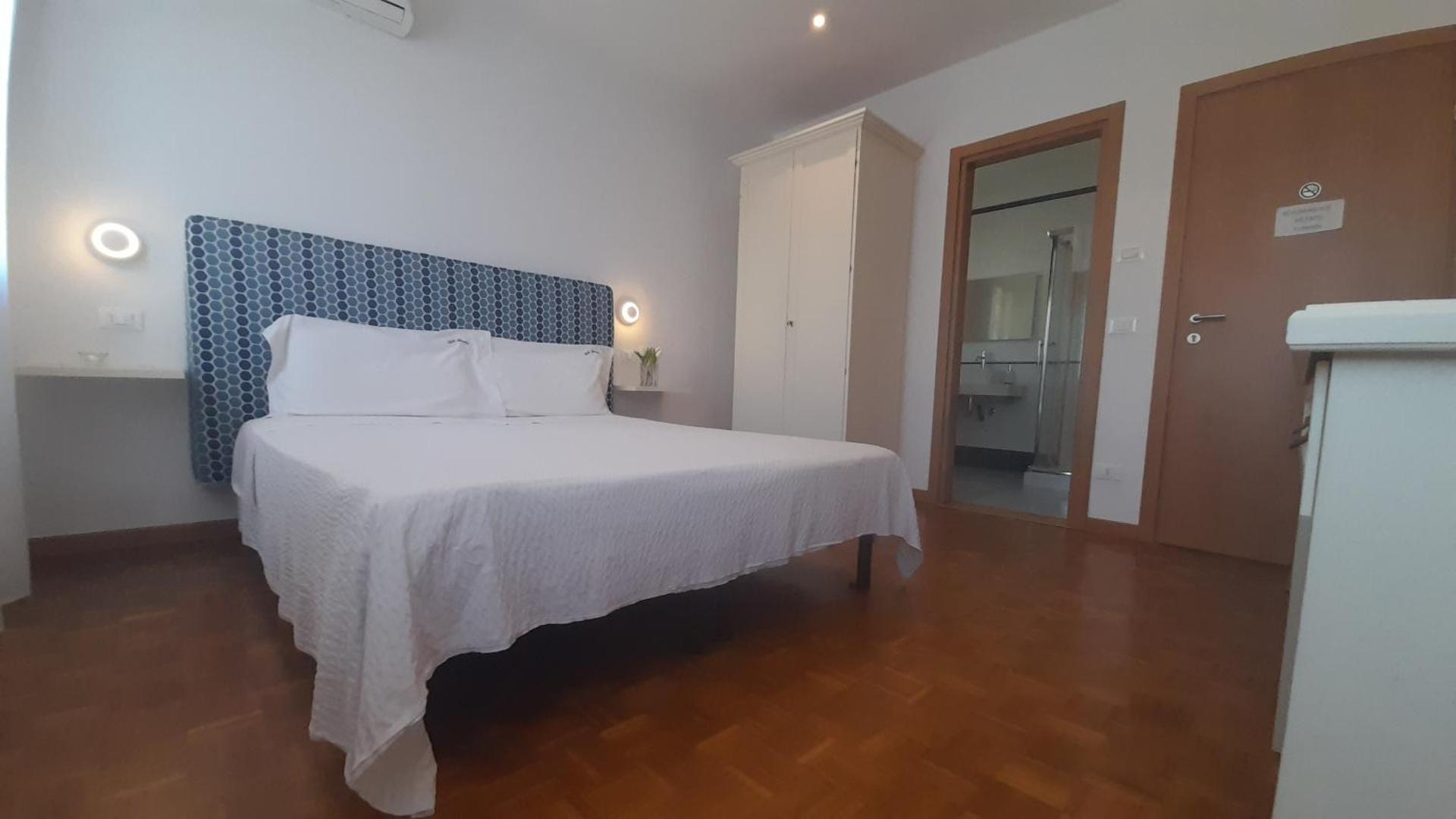 Deluxe Double Room with Shower