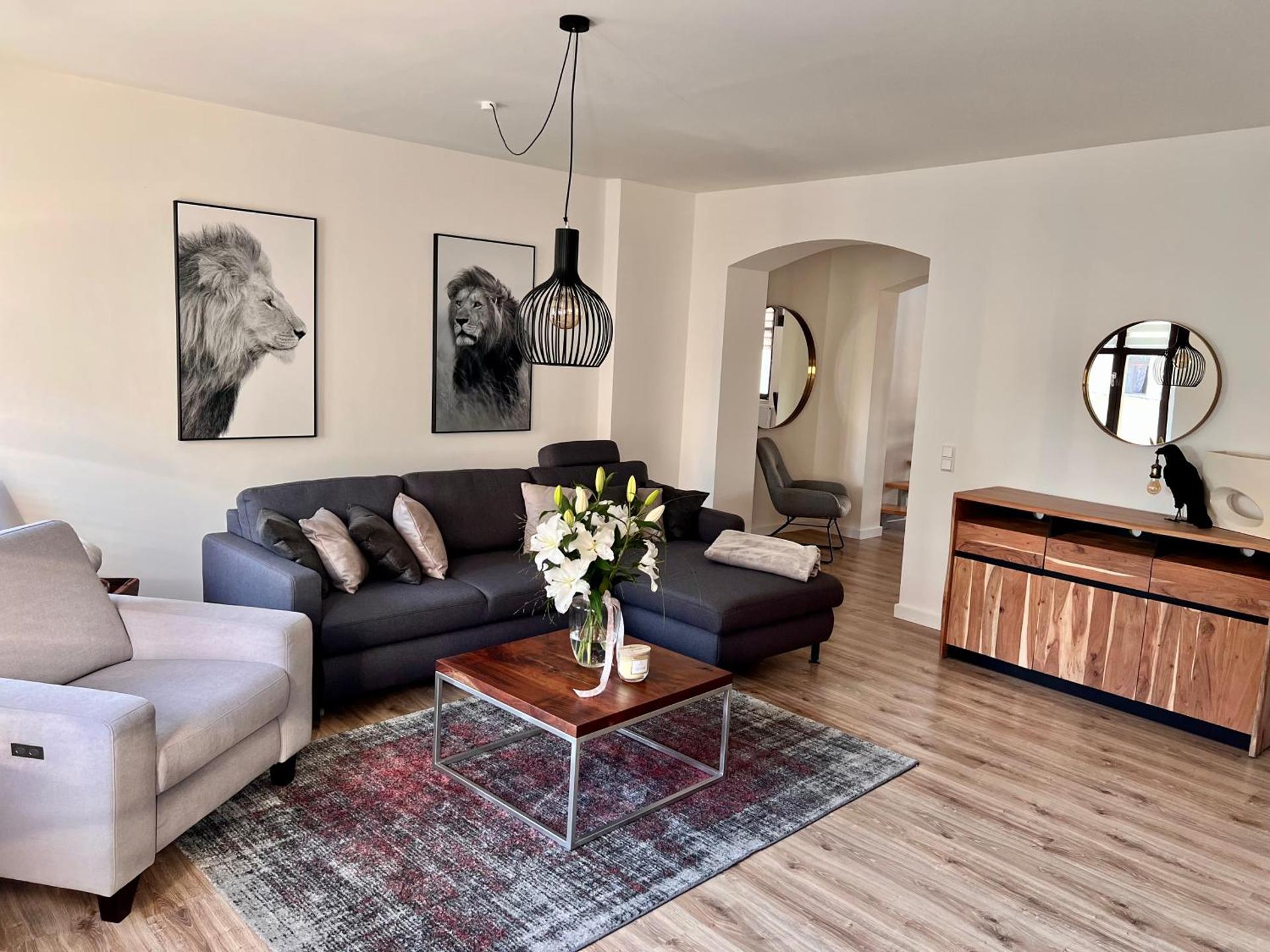 Communal lounge/ TV room