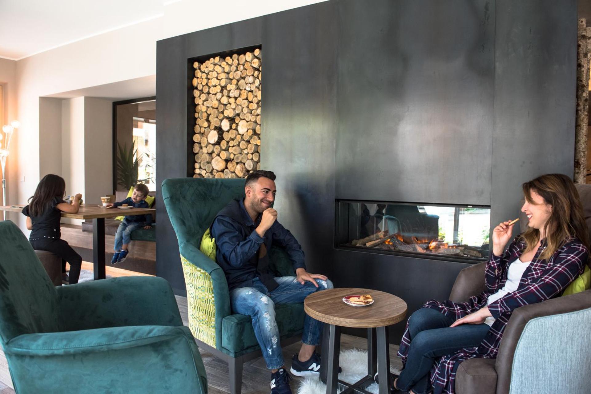 Communal lounge/ TV room