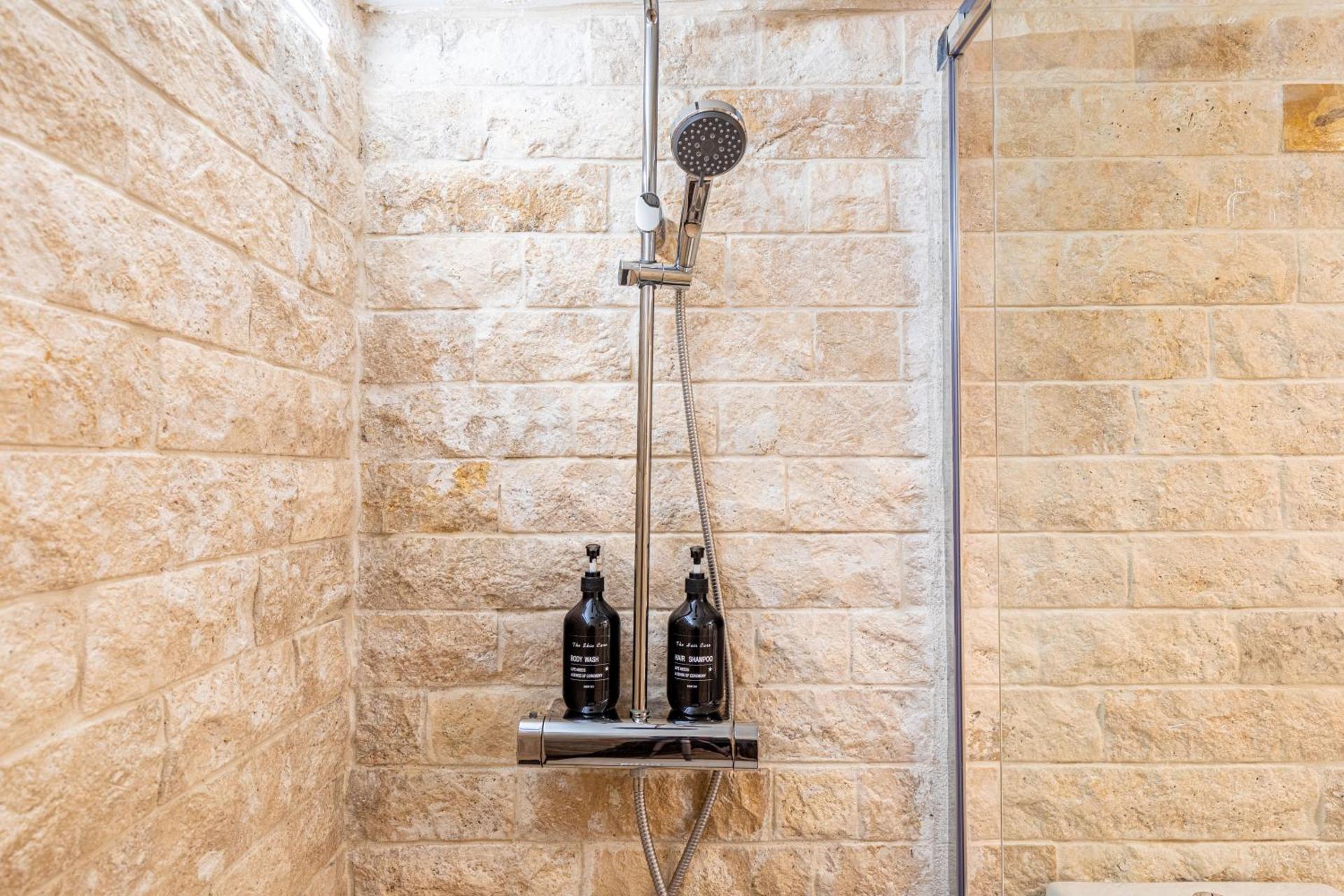 Modern Apartement Grand Paris, TV Salon, Sharing Garden, Villa des Ammonites