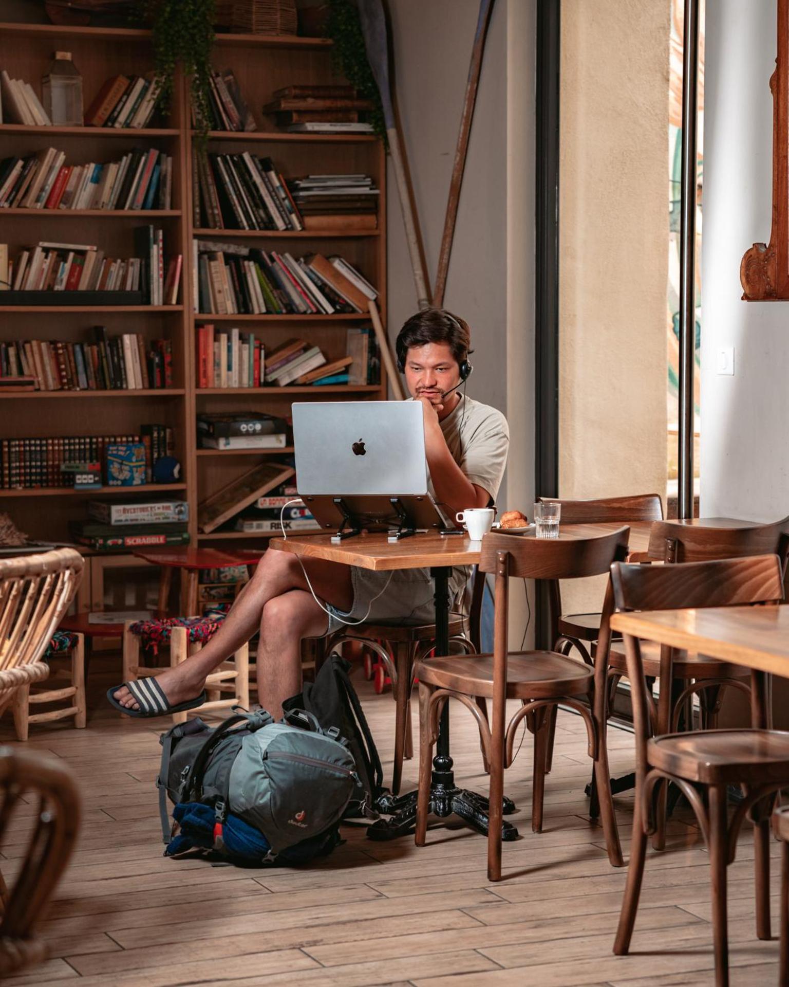 Georges Hostel & Café