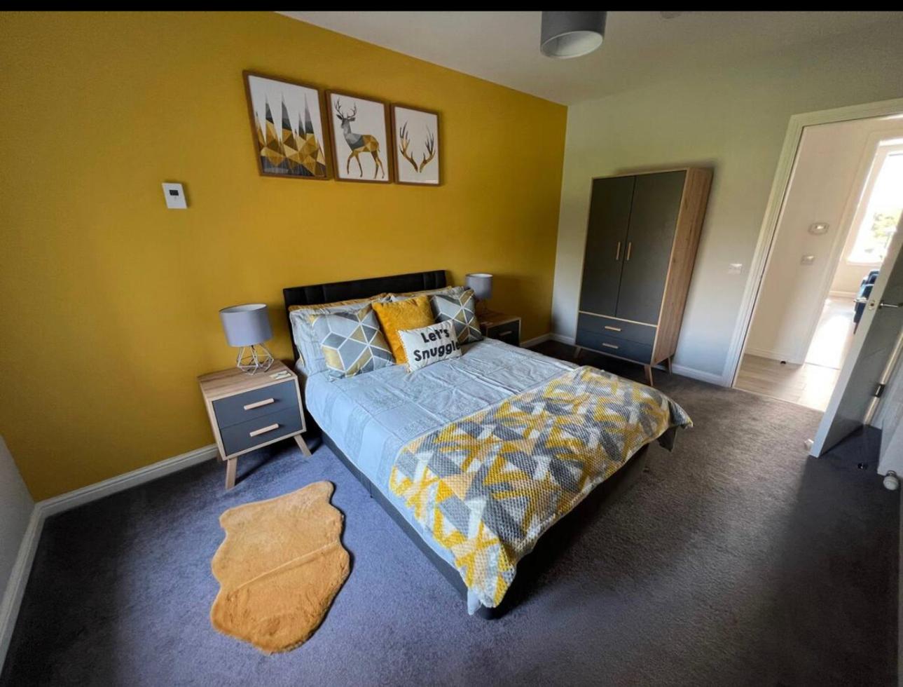 Stunning 2 Bedroom River View Apartment