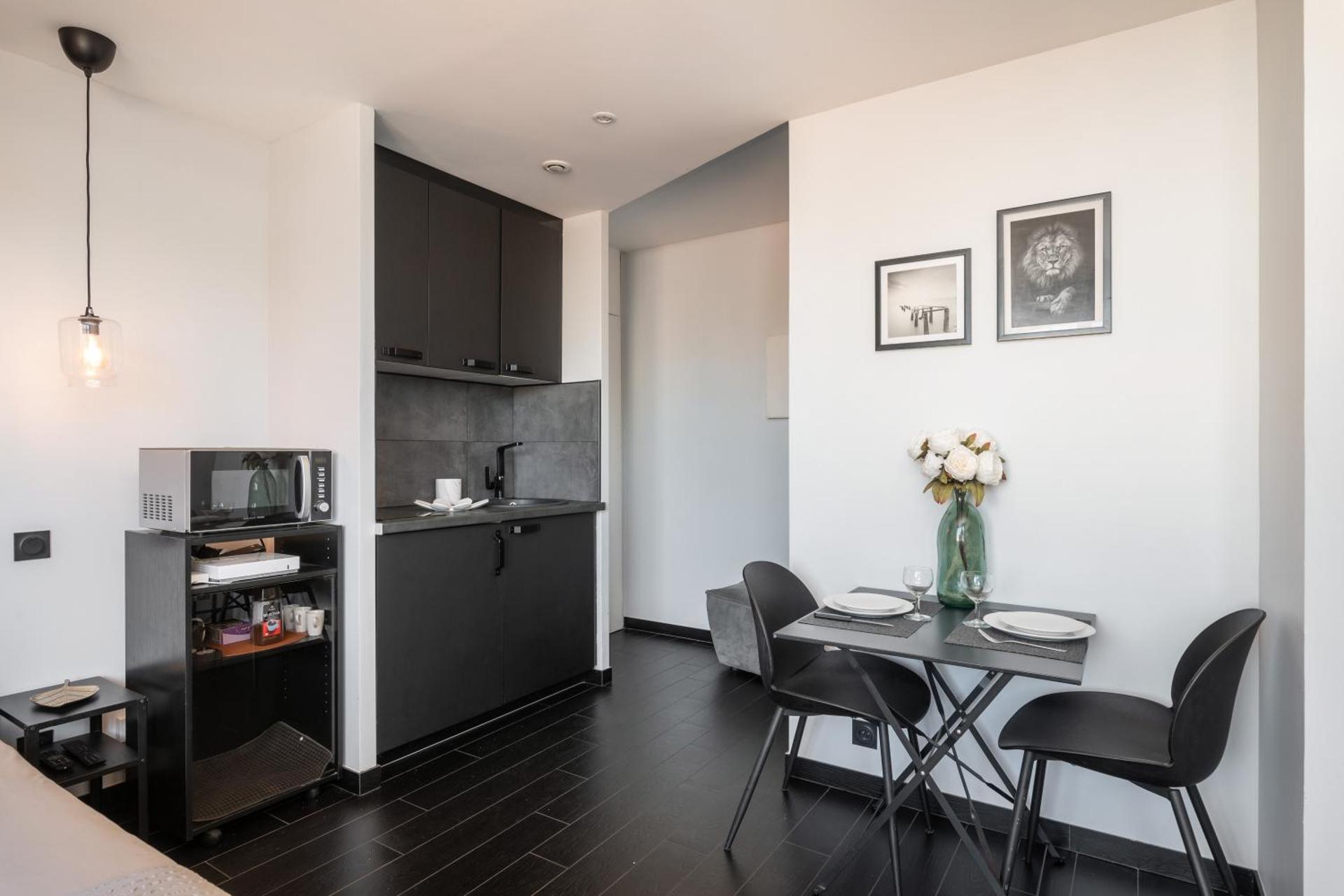 Kitchen or kitchenette