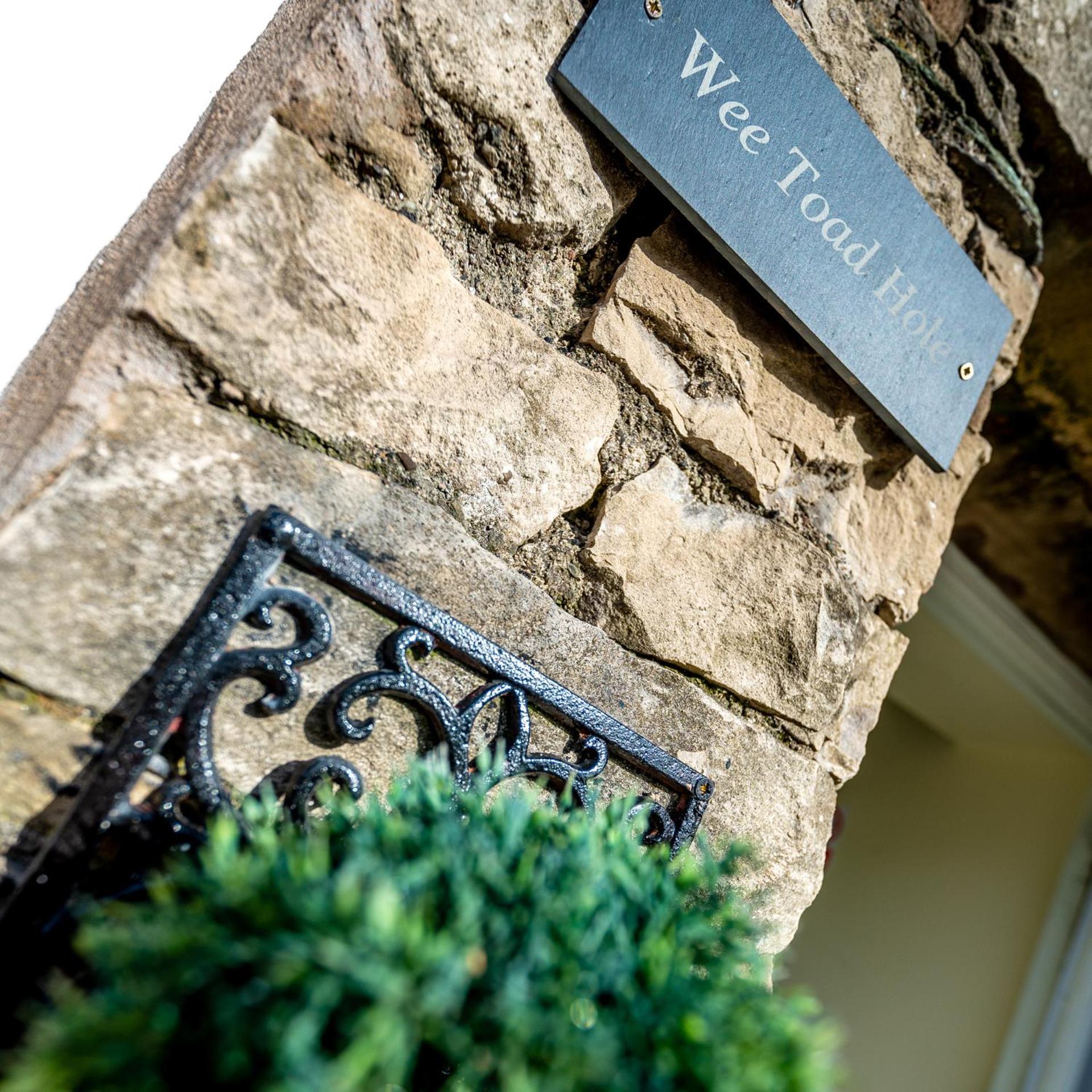 Wee Toad Hole Heart of Kendal - Cottage sleeps 4-6 - Dogs Welcome