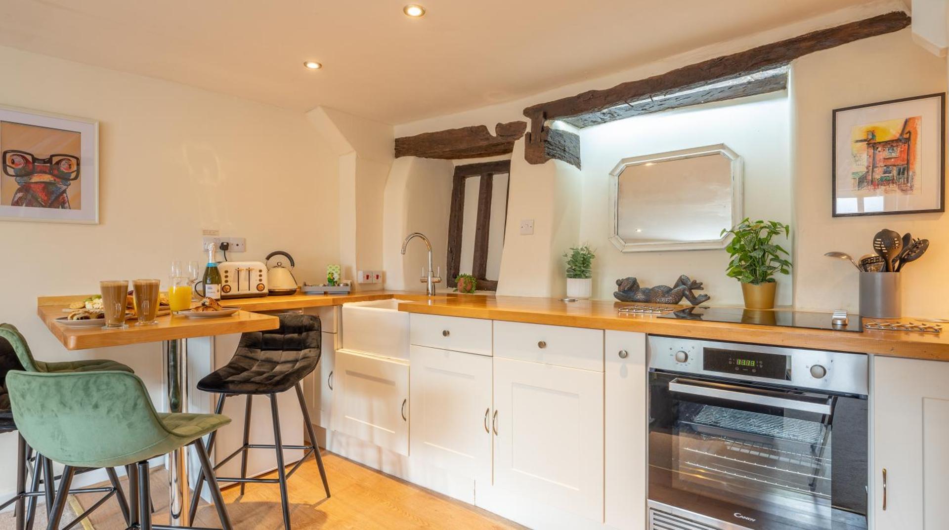 Wee Toad Hole Heart of Kendal - Cottage sleeps 4-6 - Dogs Welcome