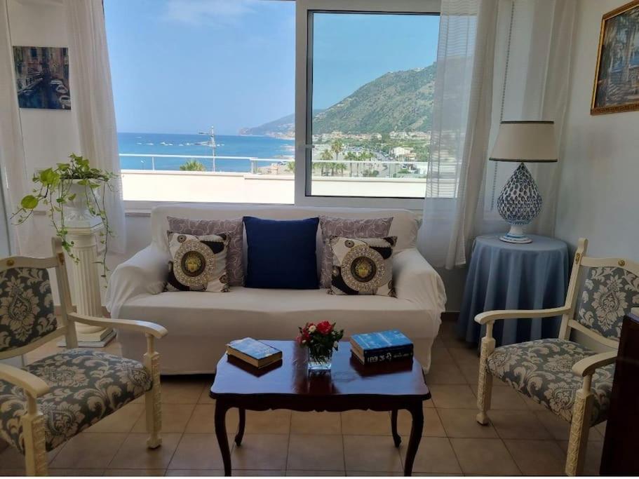 Attico una finestra sulle Isole Eolie