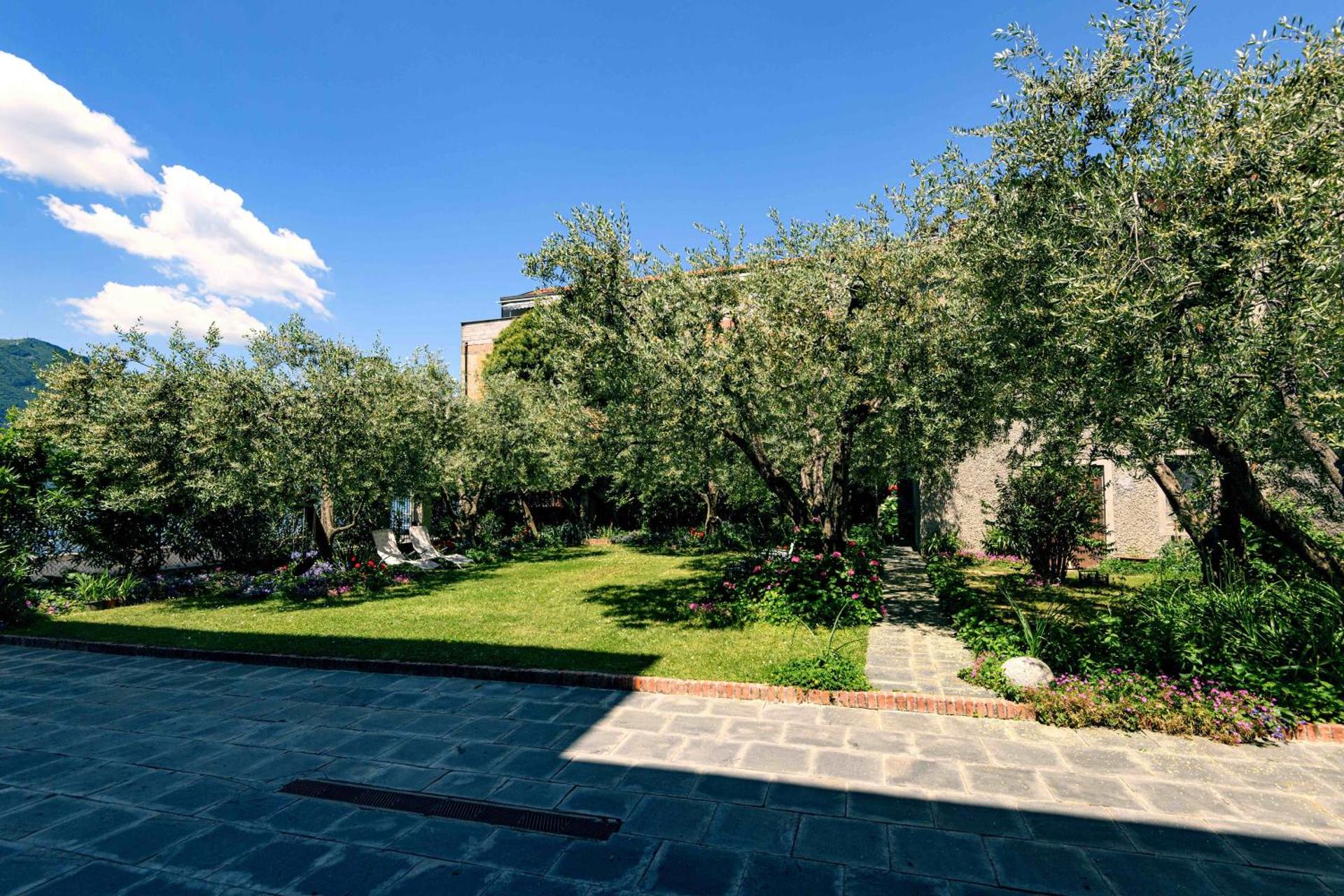 Inner courtyard view