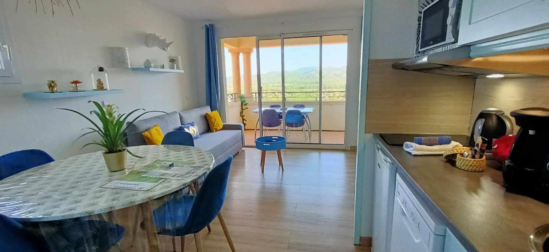 Appartement vue panoramique au domaine et golf de pont royal