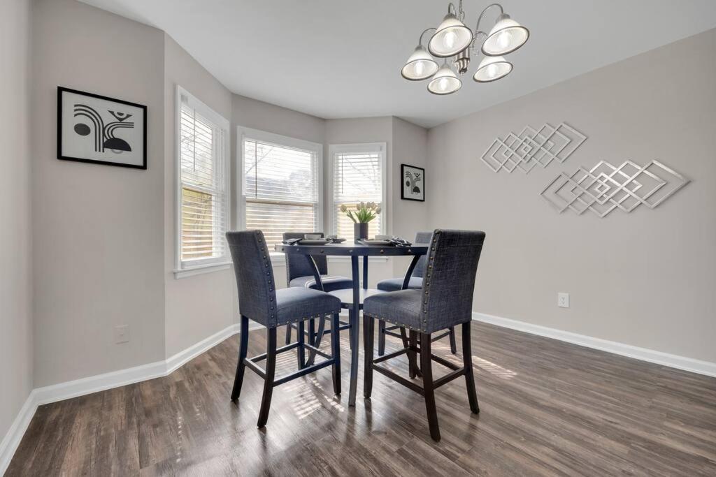 Plush Two Bedroom Retreat. A Home Away From Home!