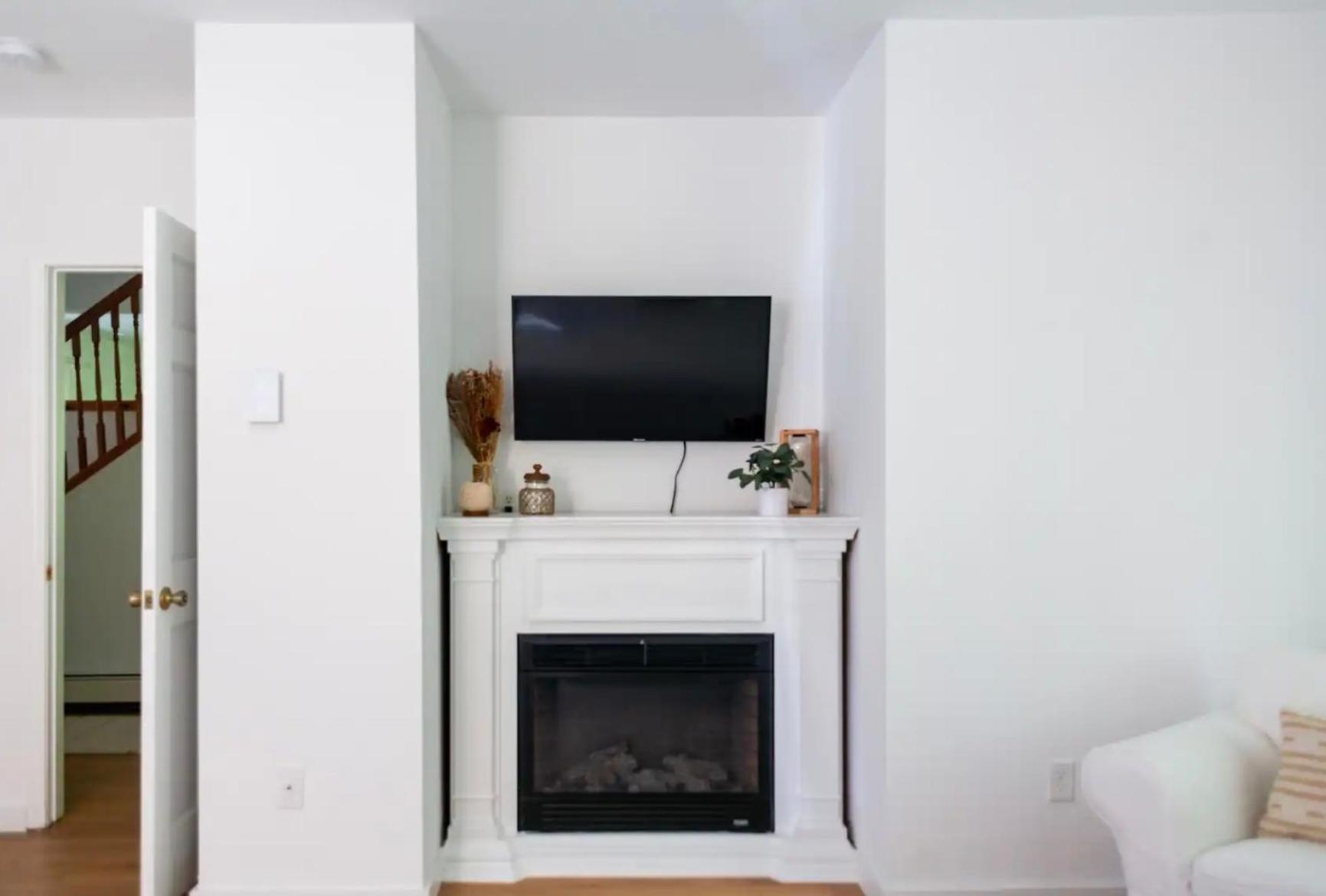 Catskill Cabin with Firepit & Indoor Jacuzzi Tub