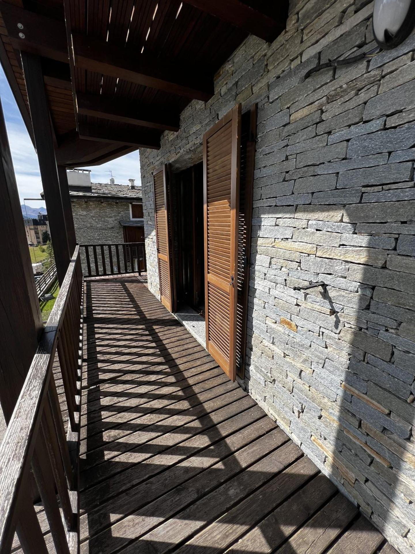 Large Two-Bedroom Apartment with Balcony and Mountain View - Split Level