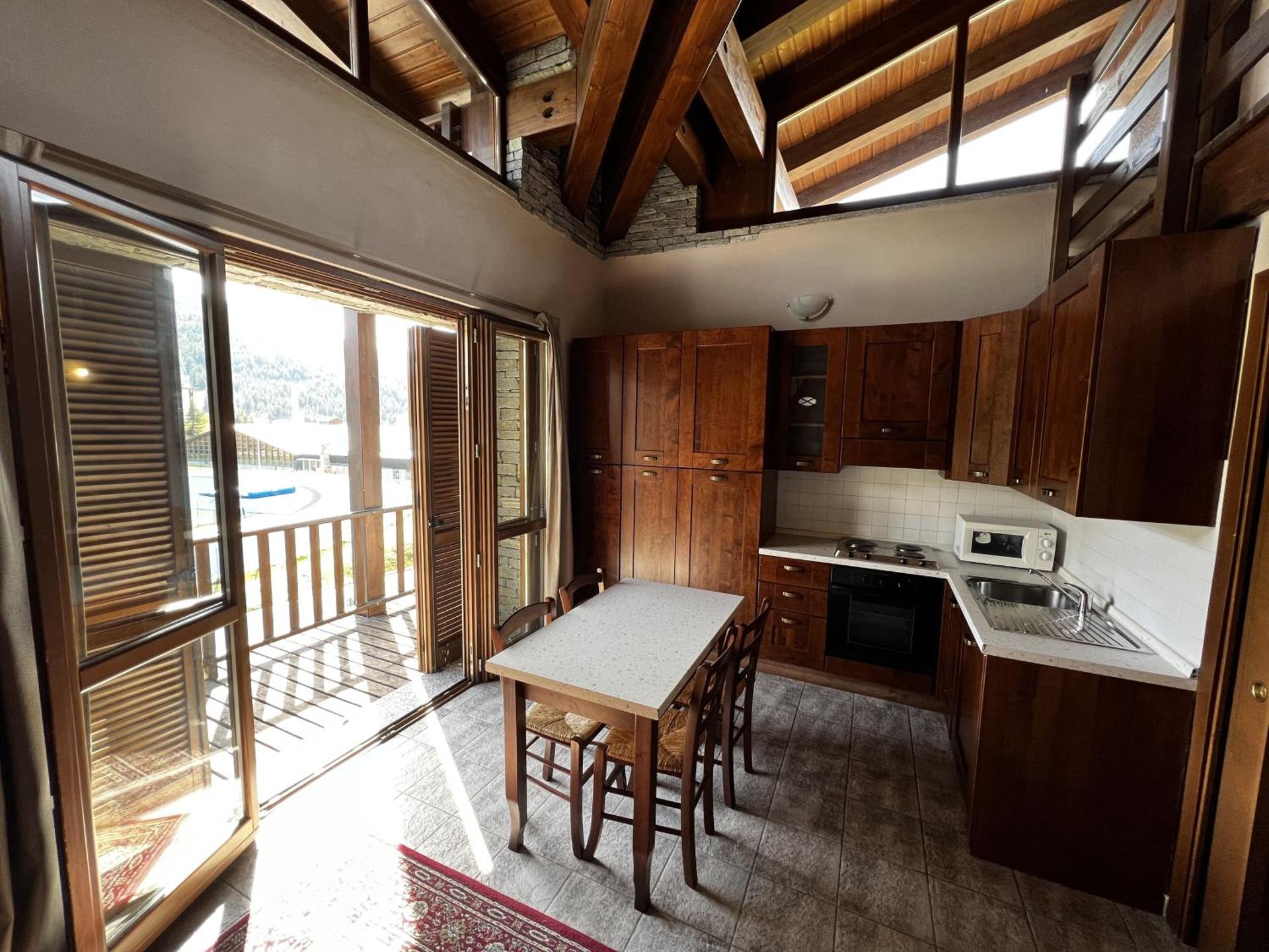 Large Two-Bedroom Apartment with Balcony and Mountain View - Split Level