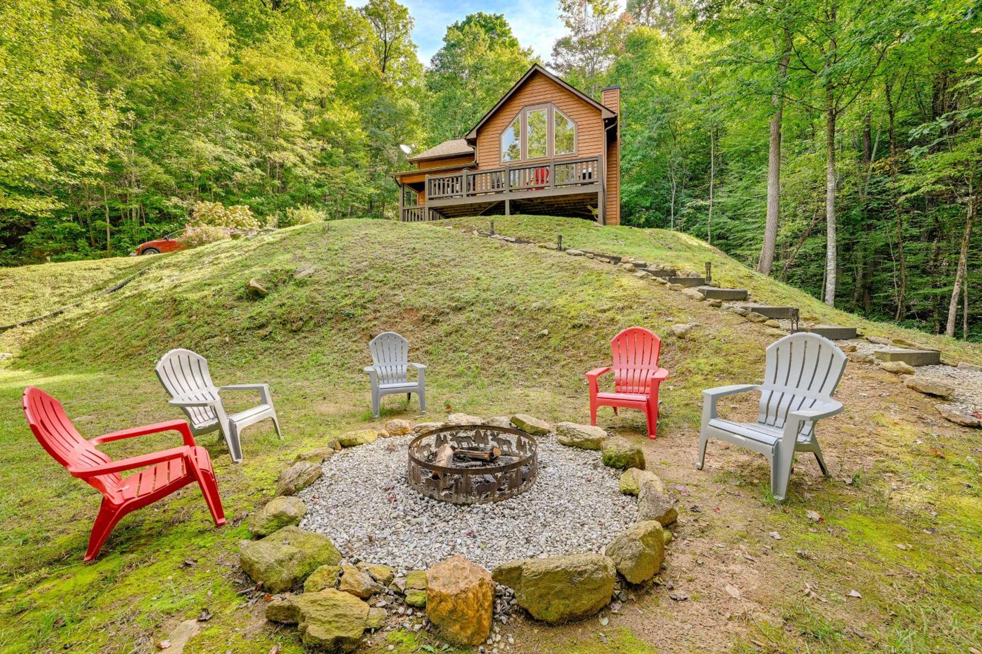 Bright Bryson City Cabin with Fire Pit and Hot Tub!