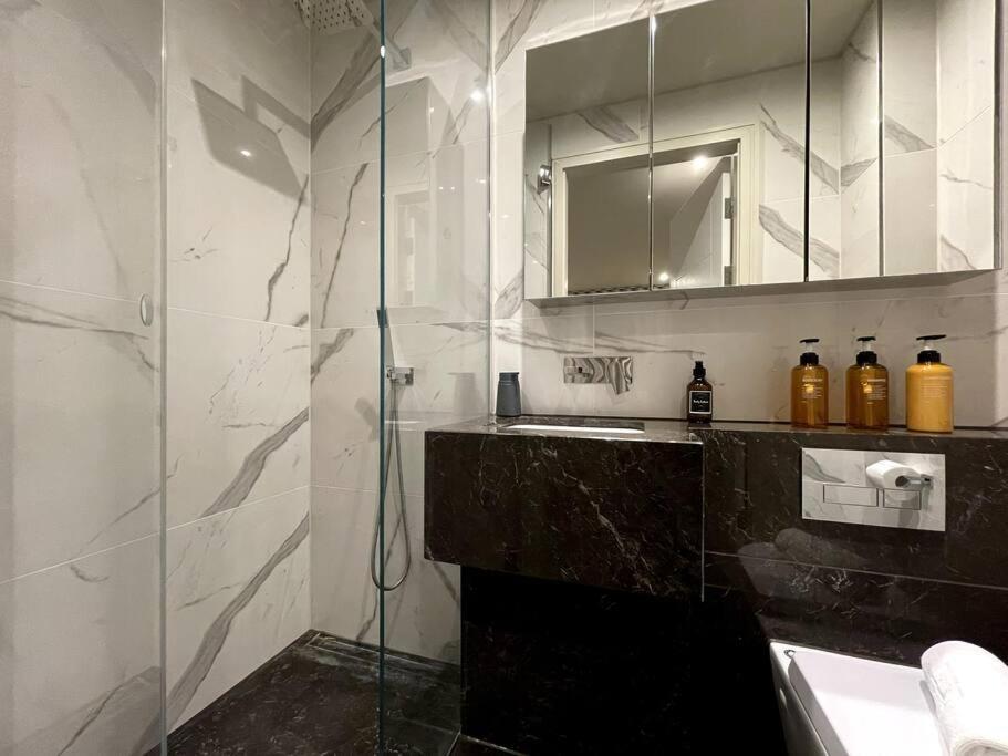 2BR Urban Vista Retreat CHCL F7