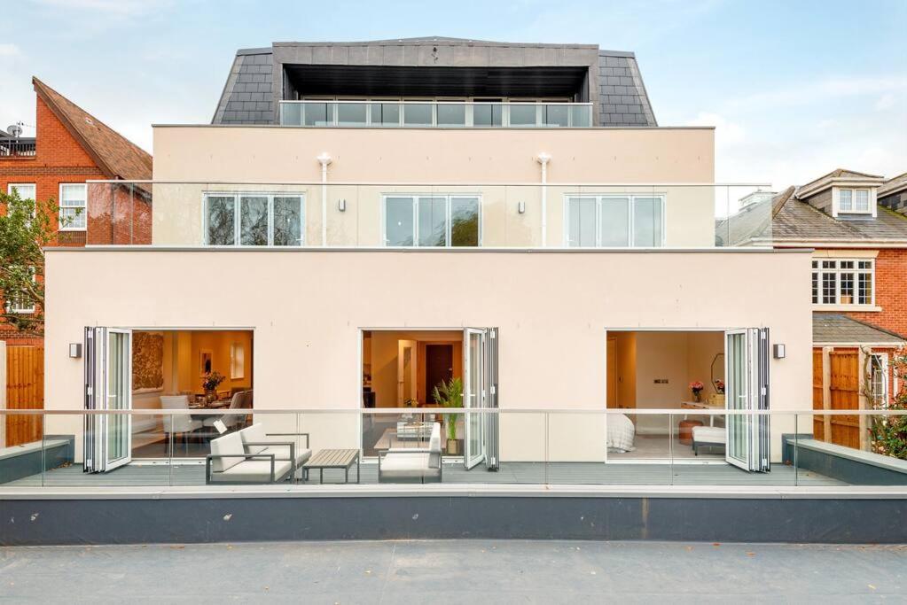 2BR Urban Vista Retreat CHCL F7