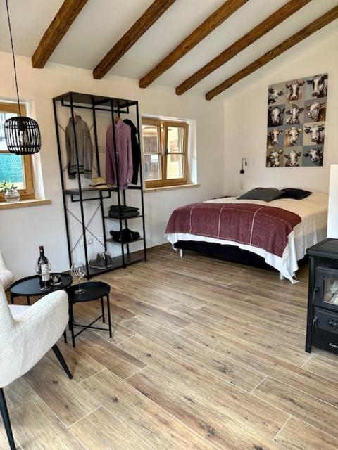 DIE ZWEI CHALETS AM TEGERNSEE "s' Gloane" & "s' Große"