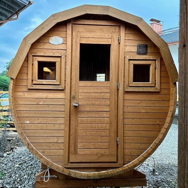 DIE ZWEI CHALETS AM TEGERNSEE "s' Gloane" & "s' Große"