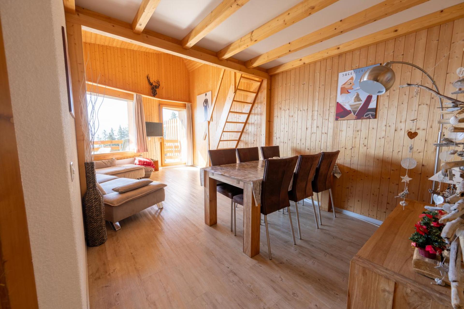 Apartment with Mountain View