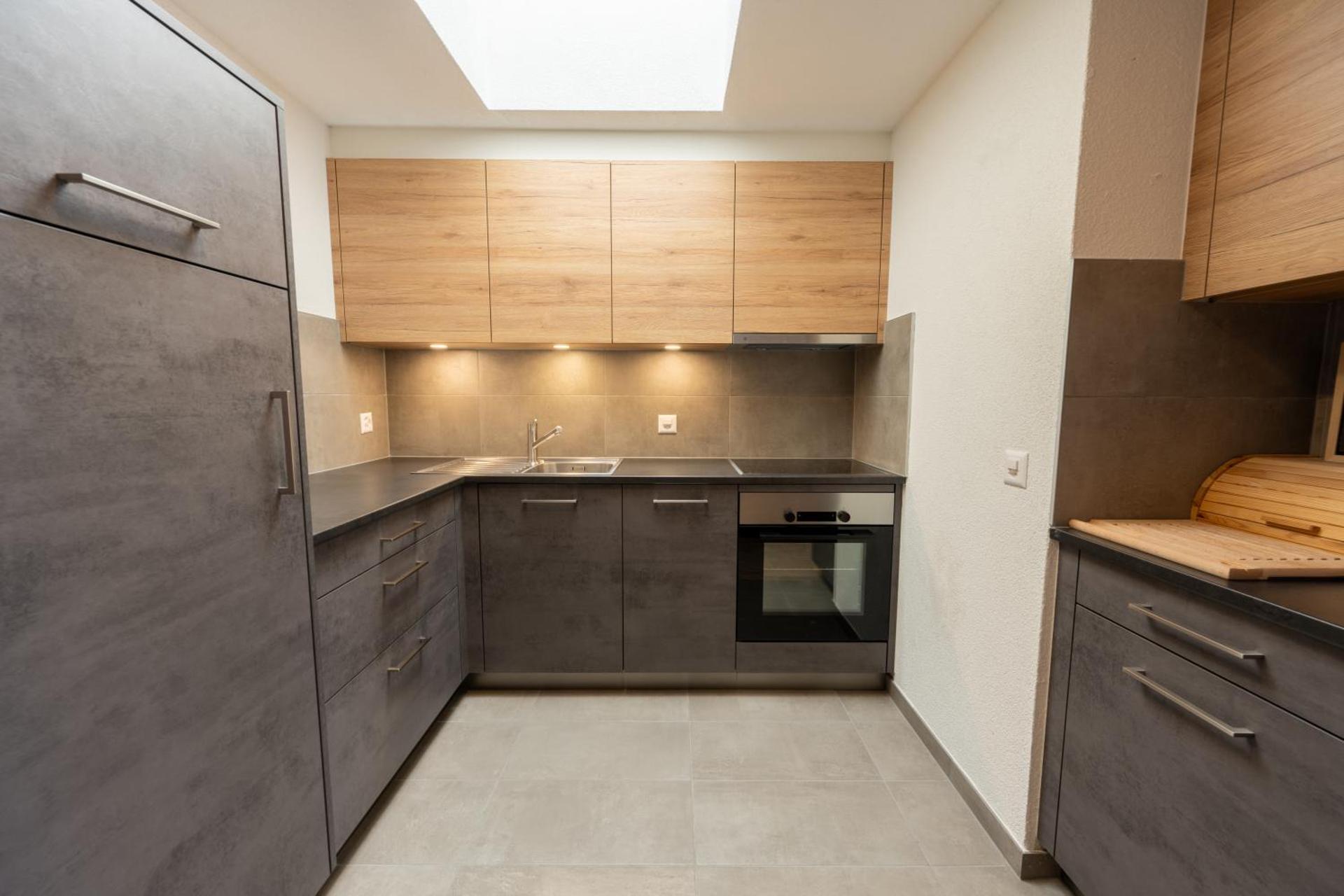 Apartment with Mountain View