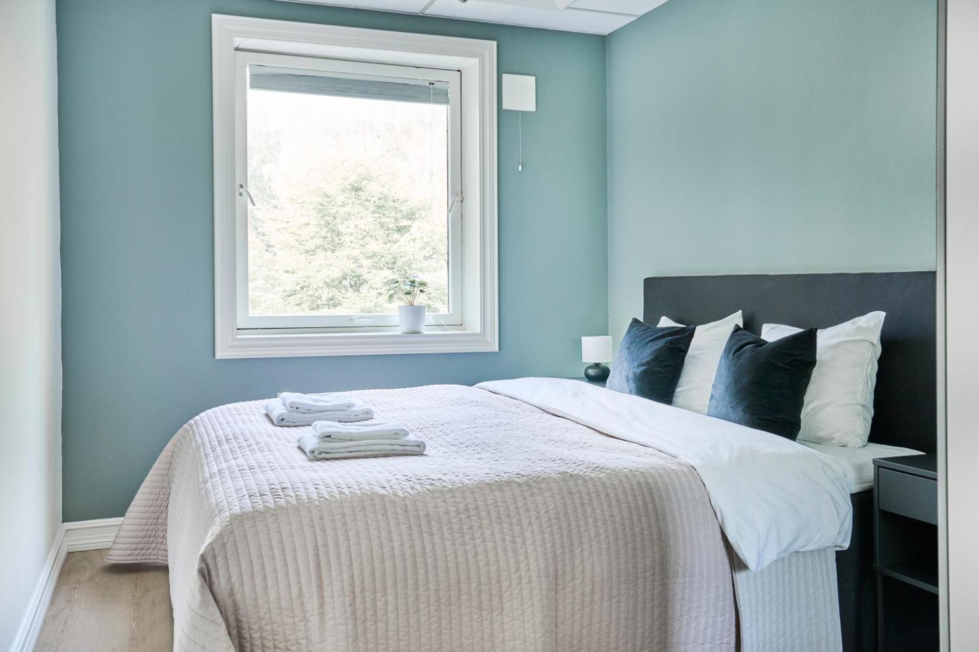 Queen's Cave By Staysville