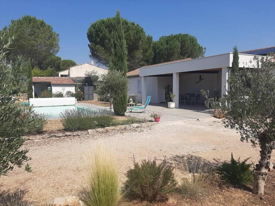 Joli studio au coeur de la provence verte