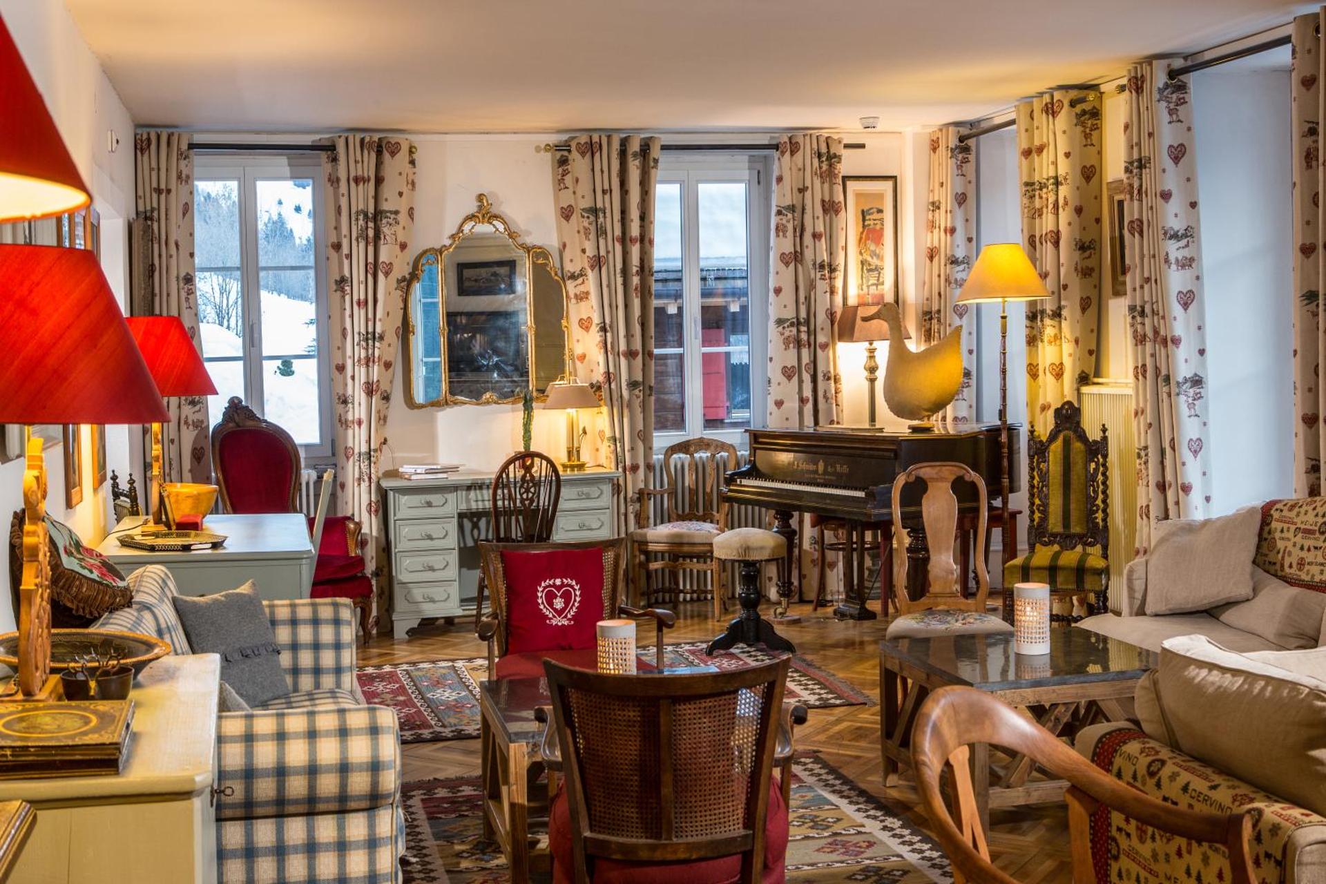 Communal lounge/ TV room