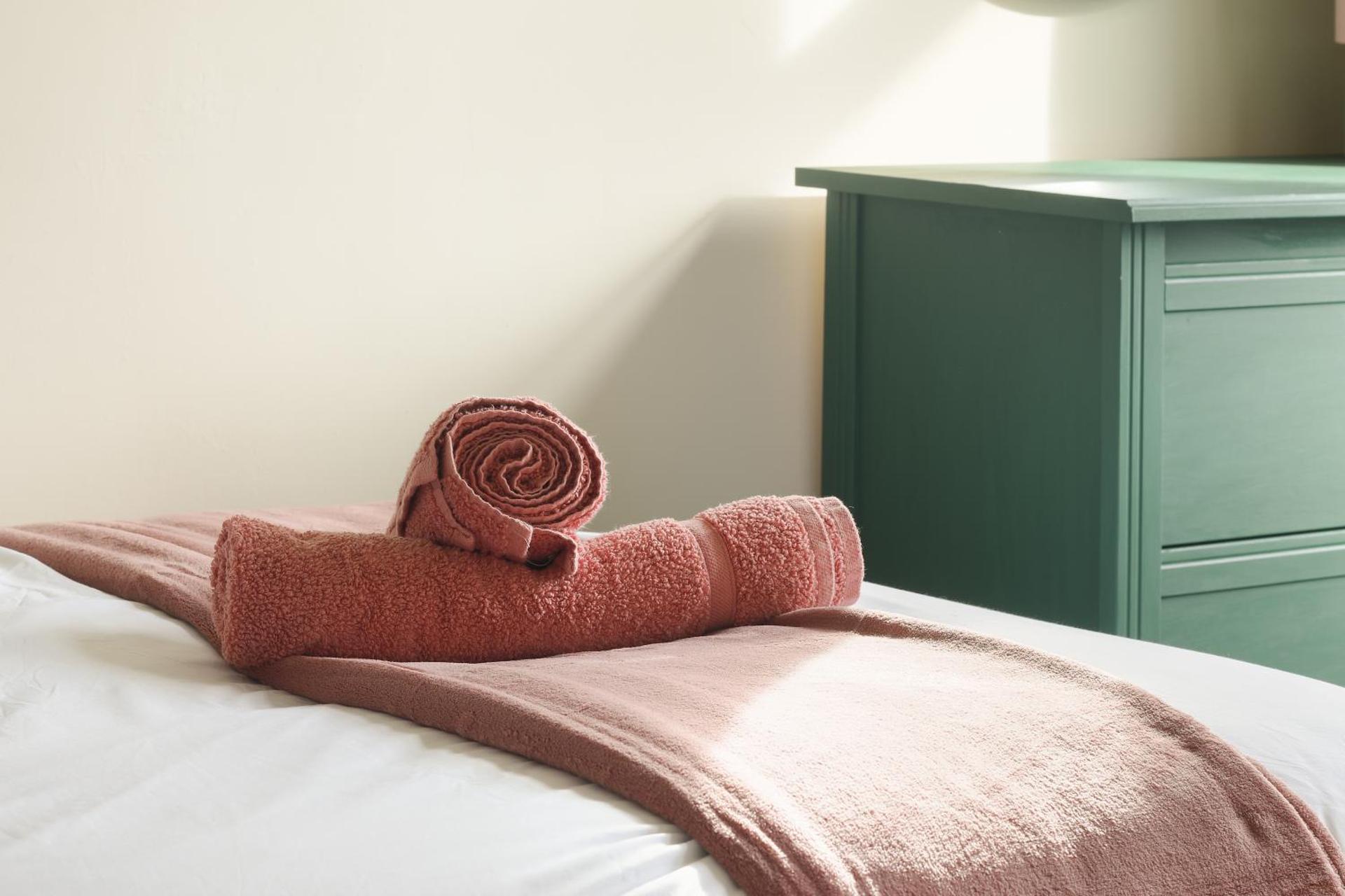 Home from Home 4 Bed - Ideal for Workers & Great for Groups, FREE Parking, Spacious, Pet Friendly Netflix