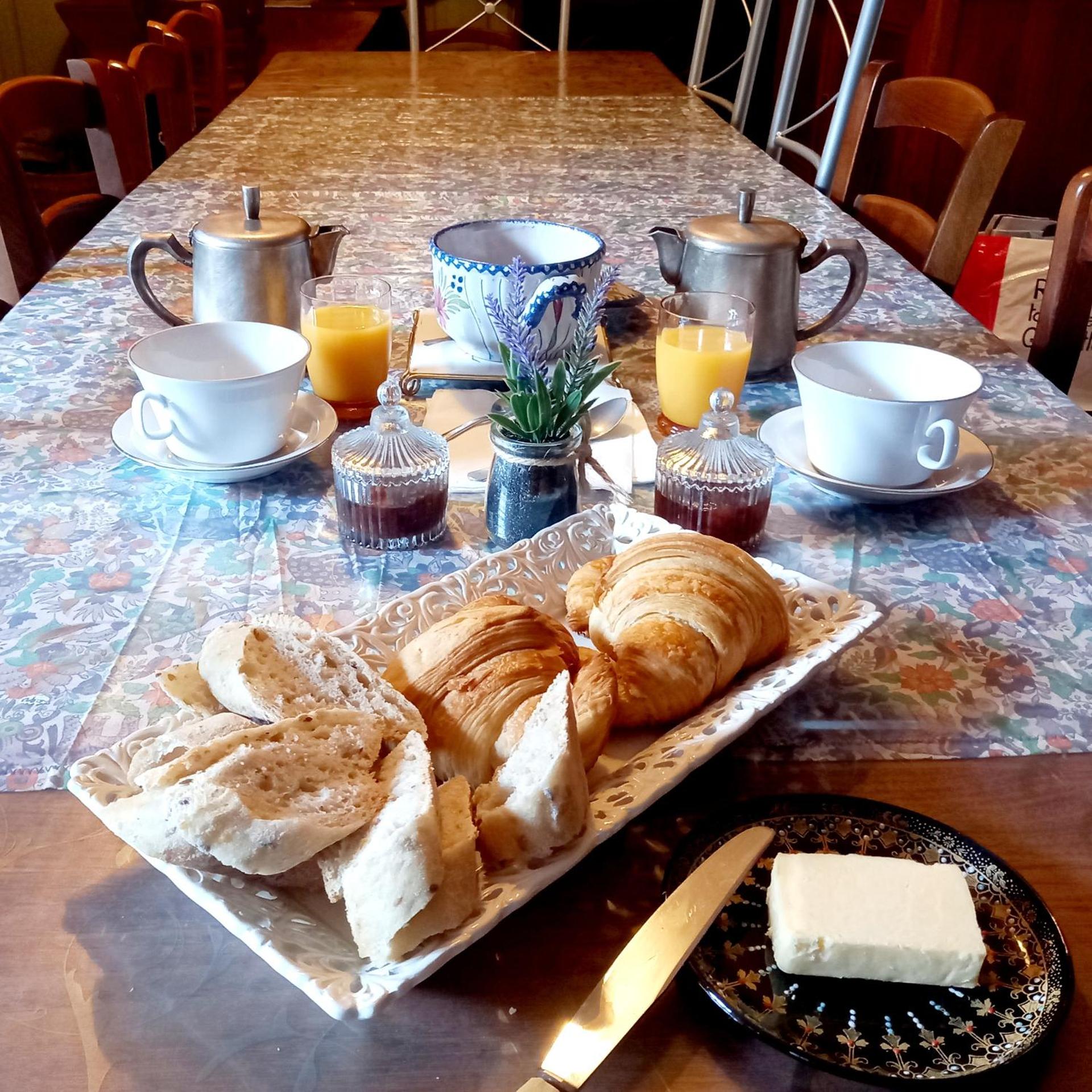 Maison Violette en Berry - chambres d'hôtes vintage face au marché d'Aigurande