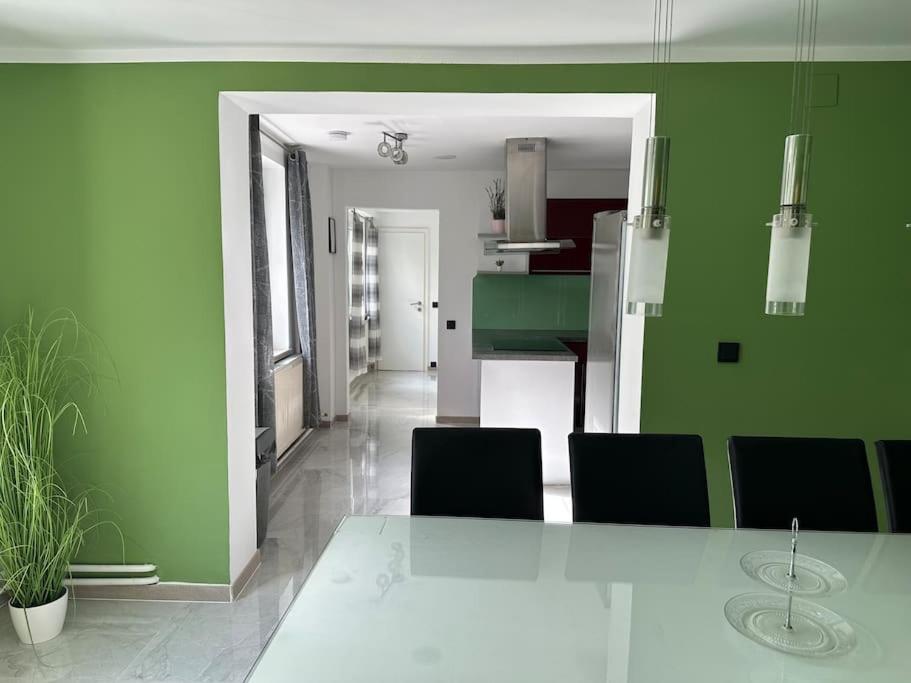 Outlet Center House, Pool-Jacuzzi-Garden-Sundeck