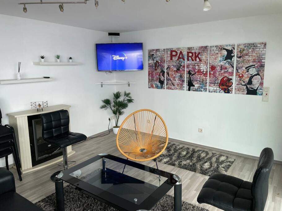 Communal lounge/ TV room