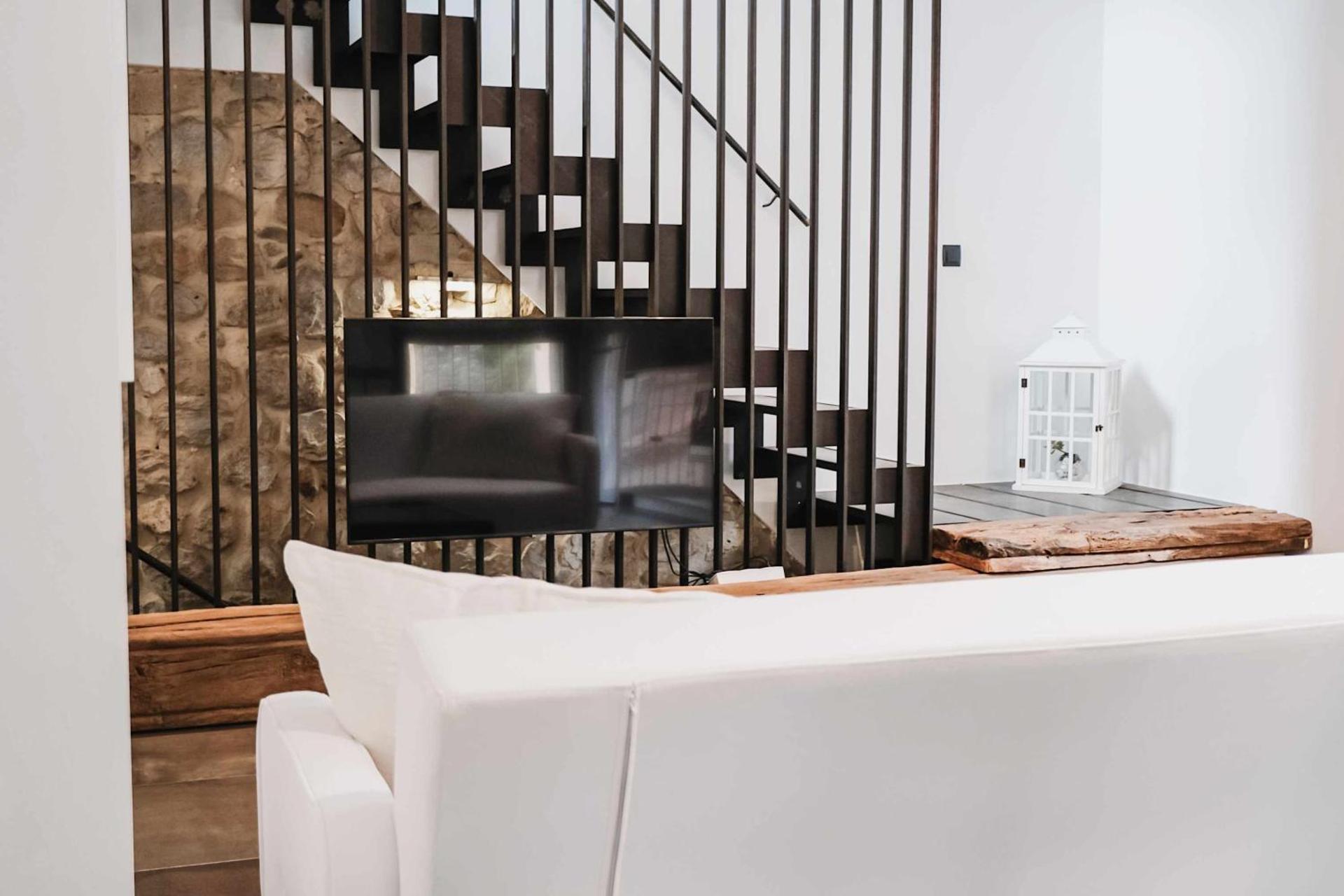 El Call, Àtic con vistas al puente de Besalú