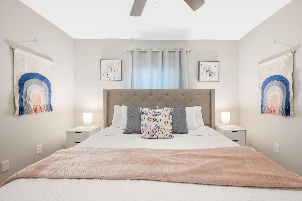 * Lux Modern Retreat * Downtown * King Beds *