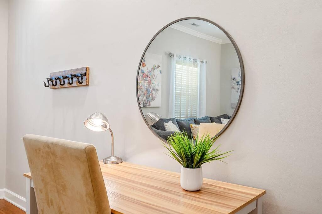 * Lux Modern Retreat * Downtown * King Beds *