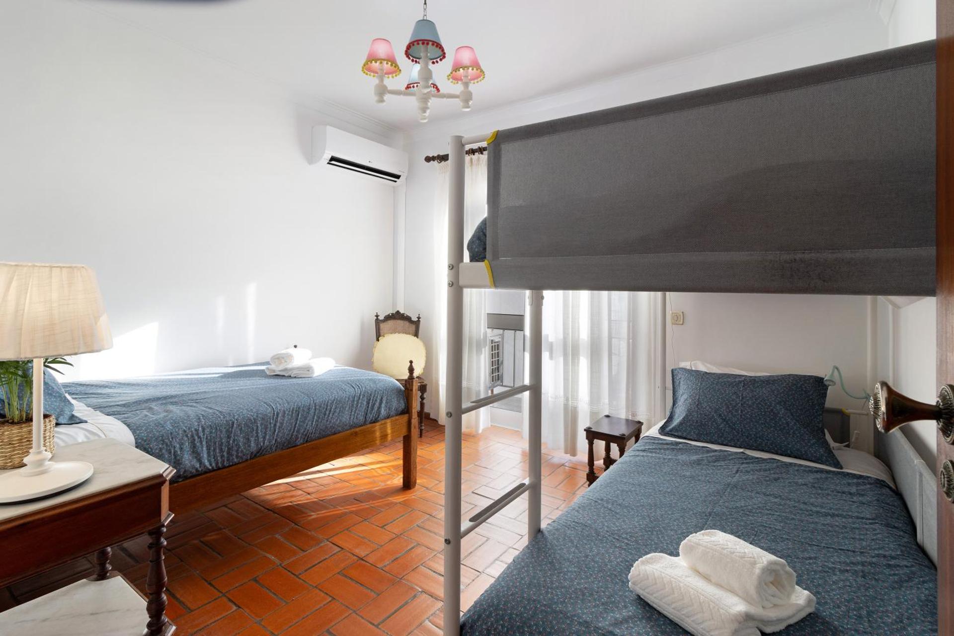 Retro Beach House Moledo