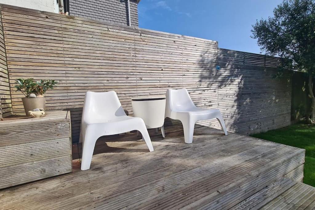 House on Costal Village free parking