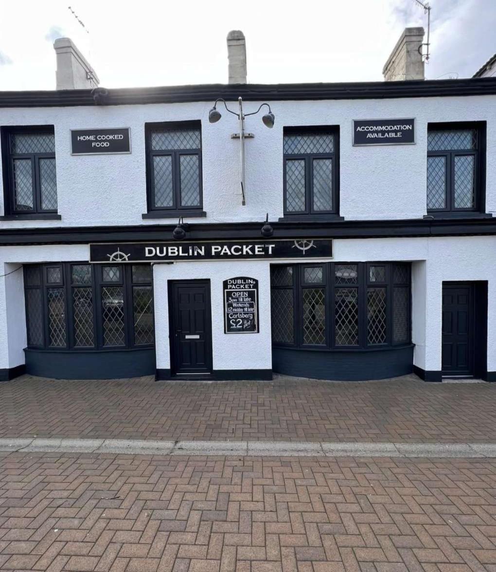 The dublin packet family room 4