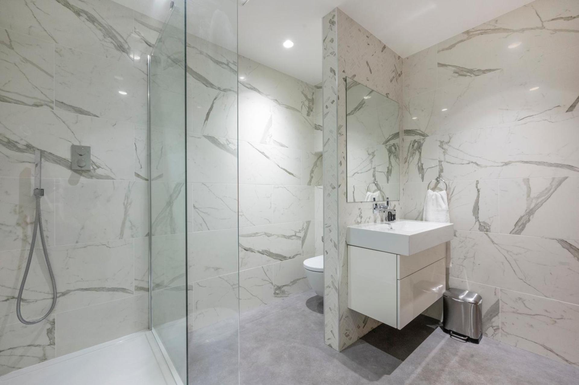 *RE7C* Ground floor room, For your most relaxed & Cosy stay + Free Parking + Free Fast WiFi *