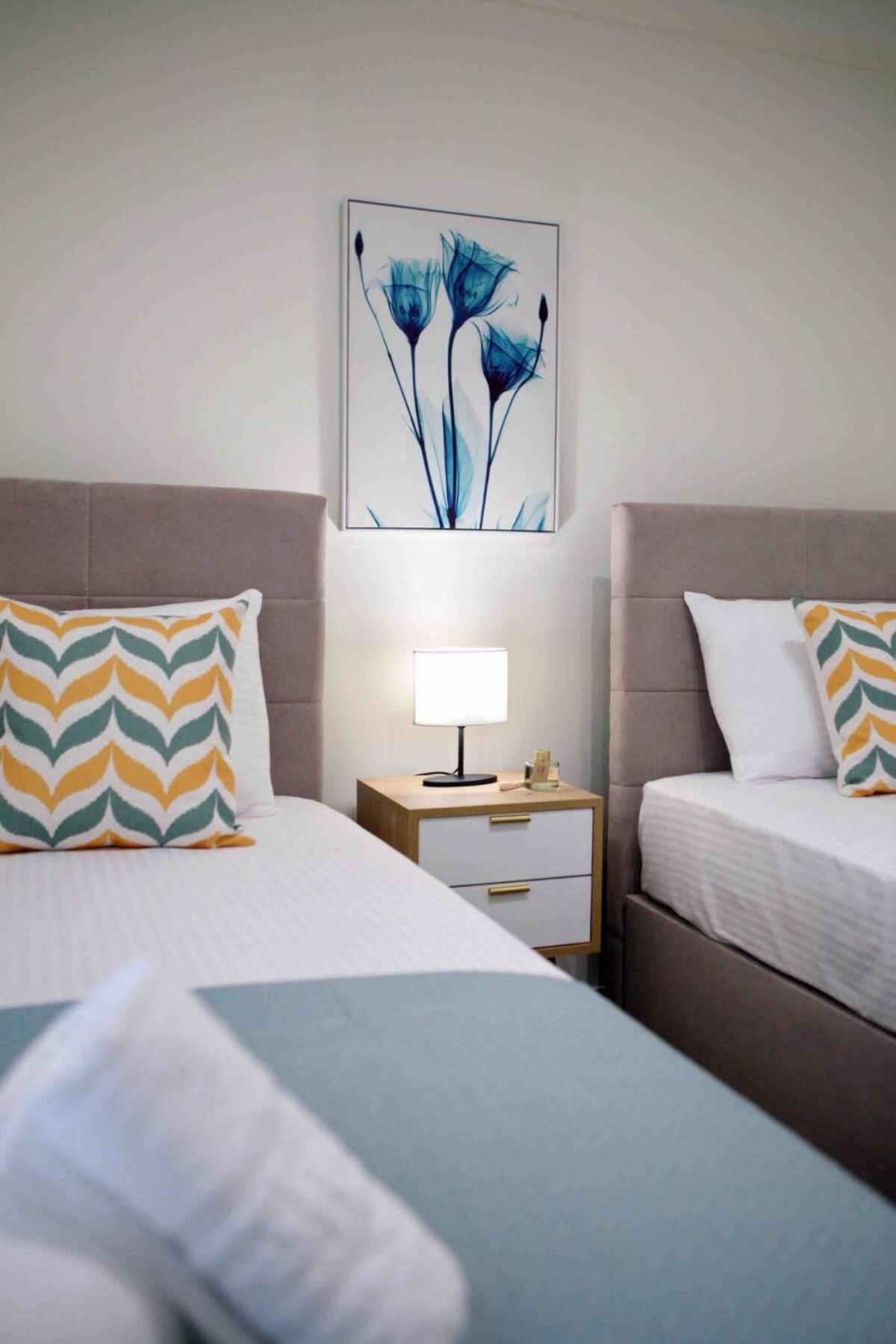 90° - Ninety Degrees