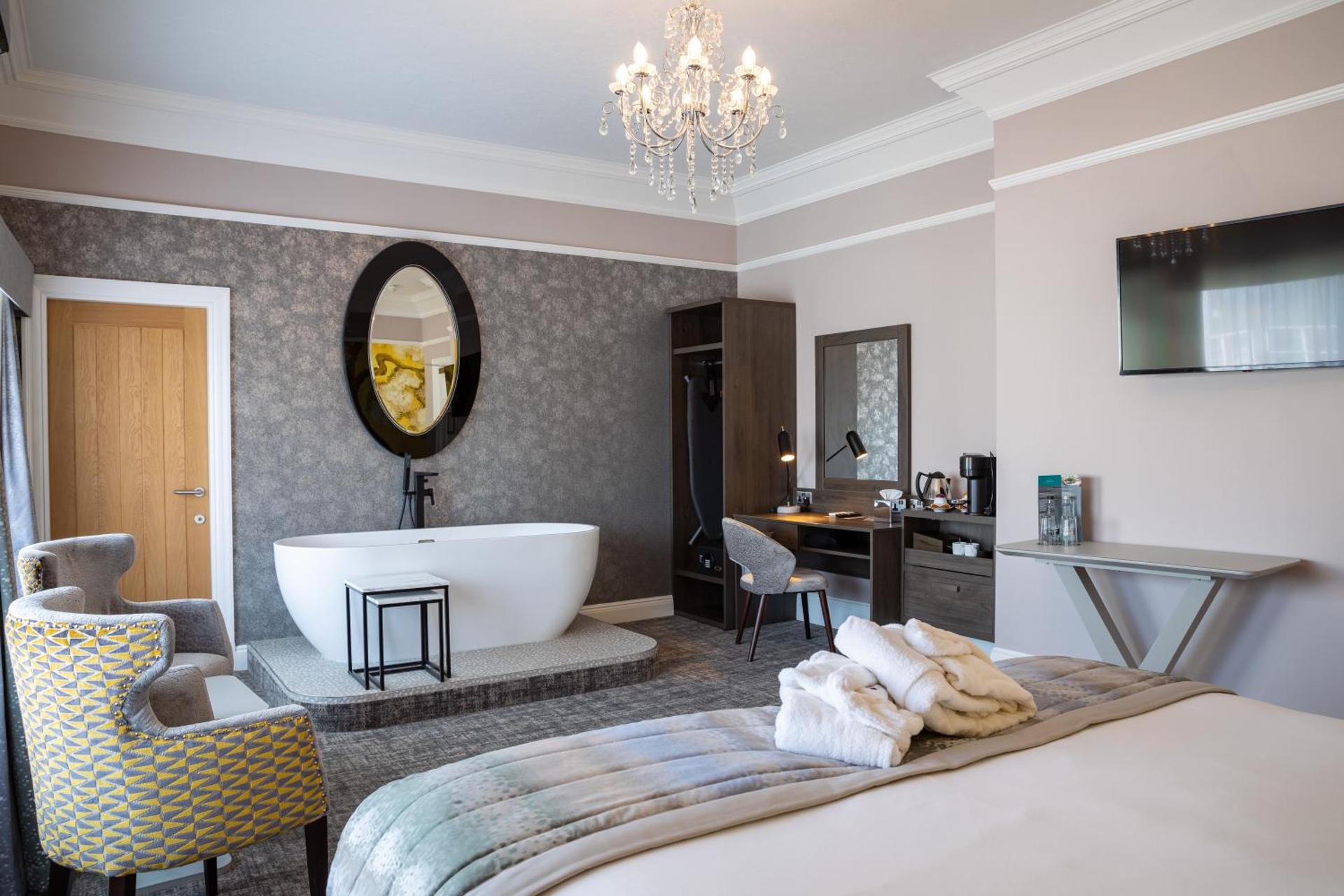 King Suite with In-Room Bath Tub - Non-Smoking