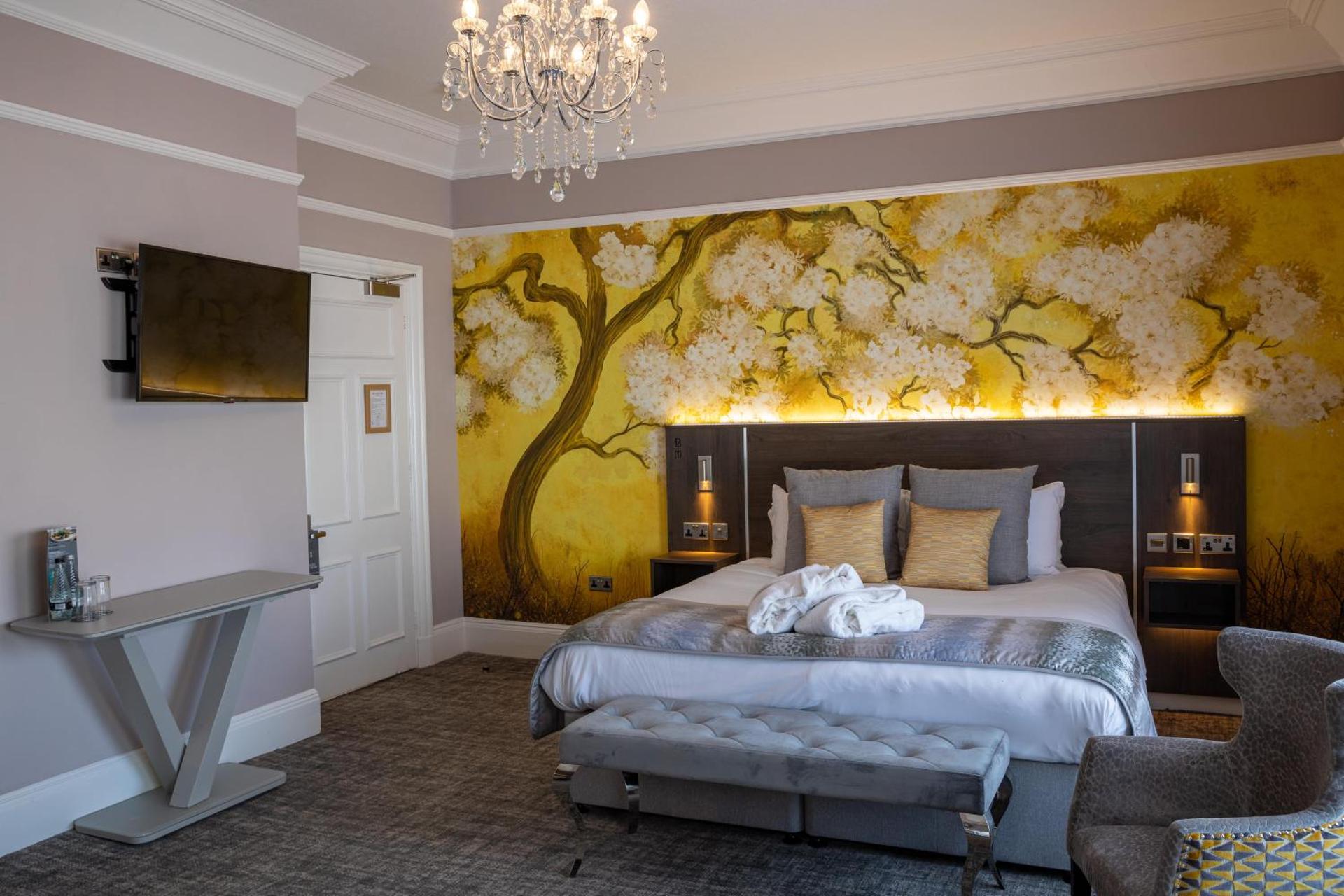 King Suite with In-Room Bath Tub - Non-Smoking