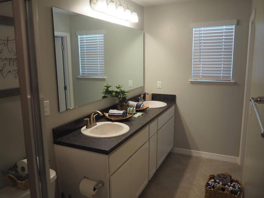 Luxurious Farm Style House