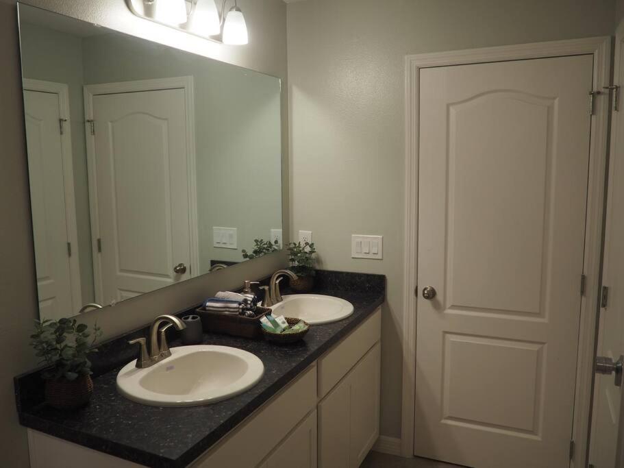 Luxurious Farm Style House